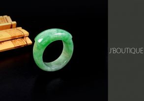 ミャンマー産天然無処理翡翠 サドルリング くりぬき リング 指輪 明緑 ホワイト