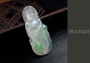 ミャンマー産天然無処理翡翠 仏像 観音様 ペンダント 手石 インテリア ホワイト 明緑 玻璃冰
