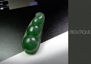 ミャンマー産天然無処理翡翠 豆 ペンダント 手石 インテリア 緑色