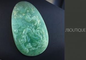 ミャンマー産天然無処理翡翠 ドラゴン 龍 オーナメント 手石 ペンダント 薄緑 冰