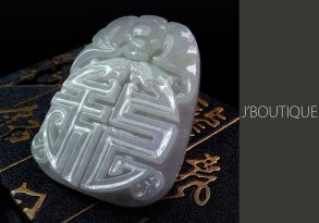 ミャンマー産天然無処理翡翠 吉祥 神獣 如意 オーナメント 手石 ペンダント オフホワイト 冰