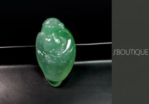 ミャンマー産天然無処理翡翠 鷹 ペンダント 手石 インテリア 薄緑 冰