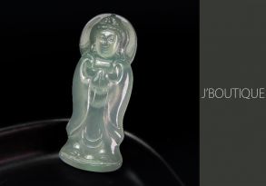 ミャンマー産天然無処理翡翠 仏像 観音様 ペンダント 手石 インテリア 淡緑 玻璃冰