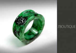 ミャンマー産天然無処理翡翠 くりぬき リング 指輪 艶緑 墨翠 薄緑