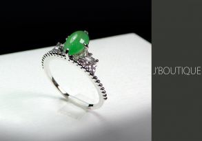 A-Grade Natural Myanmar Icy Green Jadeite jade Cabochon Jewelry Ring with K18 White Gold, White Sapphire and Diamond