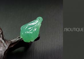 ミャンマー産天然無処理翡翠 花 ジュエリー ピアス 翠緑 K18 ホワイトゴールド ダイヤモンド