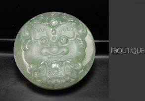 ミャンマー産天然無処理翡翠 神獣 獅子 吉祥 オーナメント 手石 ペンダント 薄緑 冰