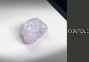 ミャンマー産天然無処理翡翠 ヒキュウ 貔貅 オーナメント 手石 ペンダント 薄ラベンダー 冰糯