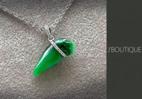 A-Grade Natural Myanmar Bright Green Light Green Jadeite Jade Parrot Jewelry Pendant with K18 White Gold and Diamond