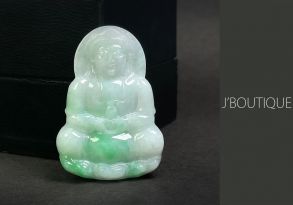 ミャンマー産天然無処理翡翠 仏像 観音様 ペンダント 手石 オーナメント 淡緑 薄若緑