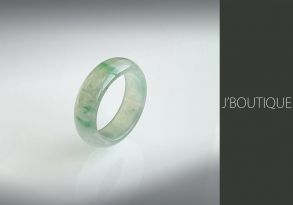 ミャンマー産天然無処理翡翠 くりぬき リング 指輪 微青緑 薄明緑 冰