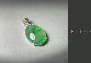 A-Grade Natural Myanmar Icy Light Green Jadeite Jade Jewelry Pendant with K18 White Gold and Diamond