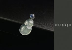 ミャンマー産天然無処理翡翠 ひょうたん 瓢箪 ジュエリー ペンダント ホワイト 玻璃冰 K18 ホワイトゴールド サファイヤ