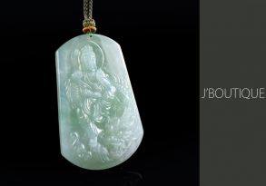 ミャンマー産天然無処理翡翠 観音様 仏像 ペンダント 手石 オーナメント 淡青緑 冰