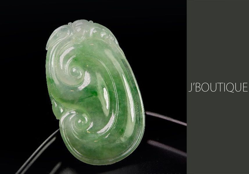 ミャンマー翡翠たん！綺麗！素敵！ズンてくる！ ミャンマー産天然無処理翡翠 蓮 魚 ペンダント 手石