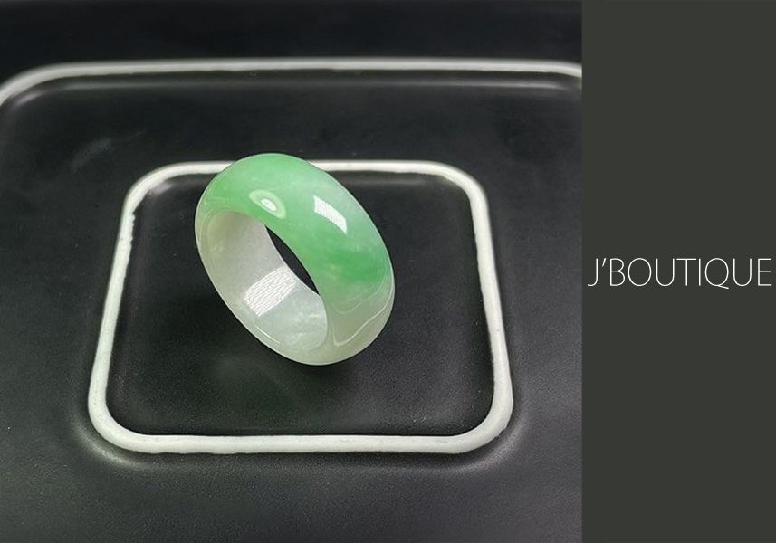 ミャンマー産天然無処理翡翠 くりぬき リング 指輪 ホワイト アップルグリーン