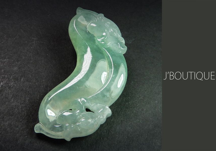 ペンダント　ネズミとおさる彫リ2個セット　翡翠　天然石　薄青、薄緑 ペンダント ネズミとおさる彫リ2個セット 翡翠 天然石 薄青、薄