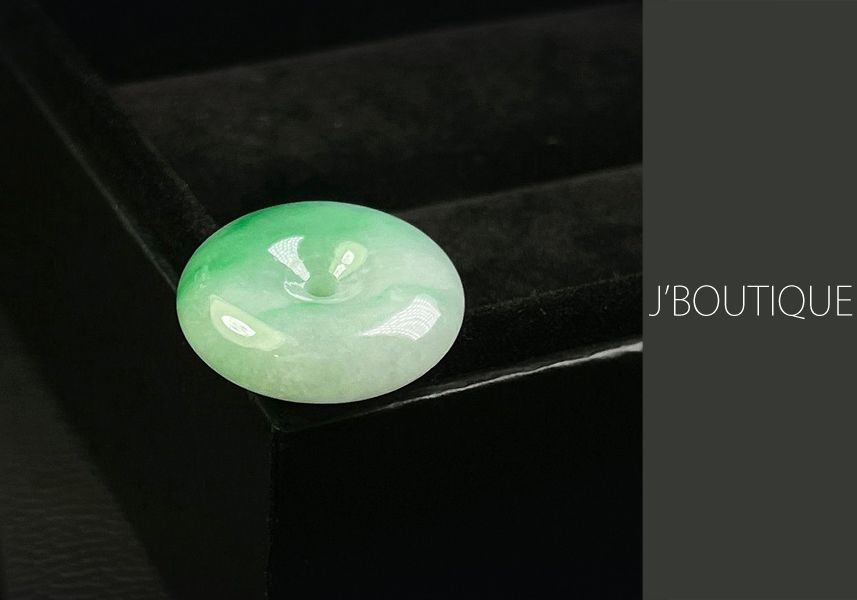 天然翡翠 18k 淡い緑　半透明　ペンダント ボタン　可愛い 100%本物保証 天然翡翠 18k 淡い緑半透明ペンダント ボタン可愛い 100%本物保証