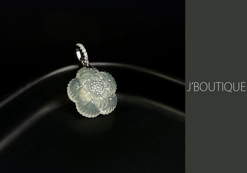 珊瑚翡翠　梅 ミャンマー産天然無処理翡翠 梅花 ジュエリー ペンダント ホワイト 冰